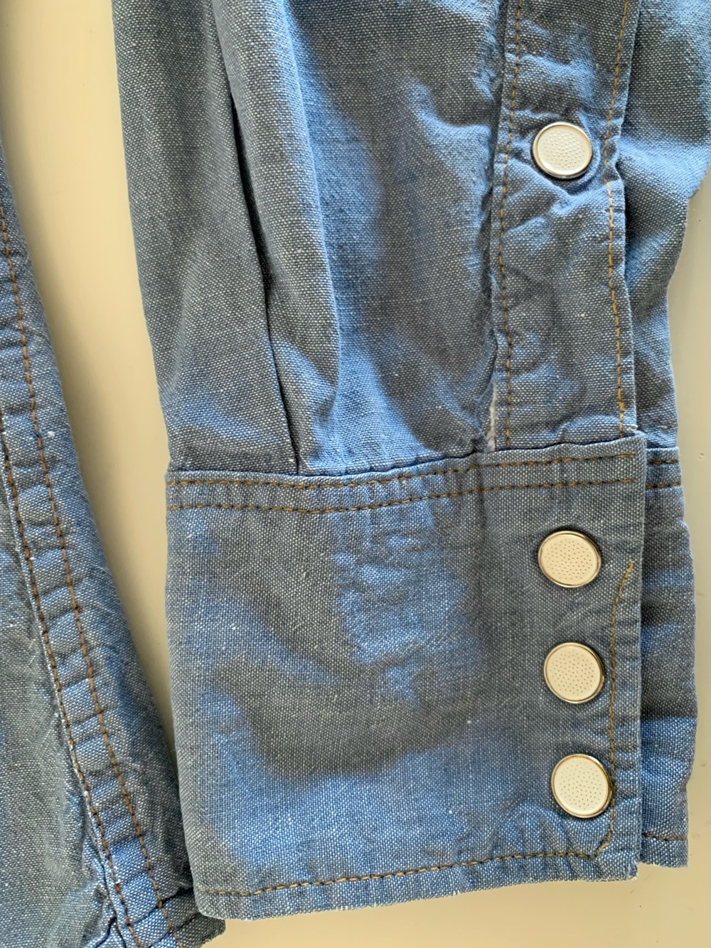 Women’s Wrangler Medium Sanforized Blue Denim Western Snap-Front Shirt - Picture 4 of 4